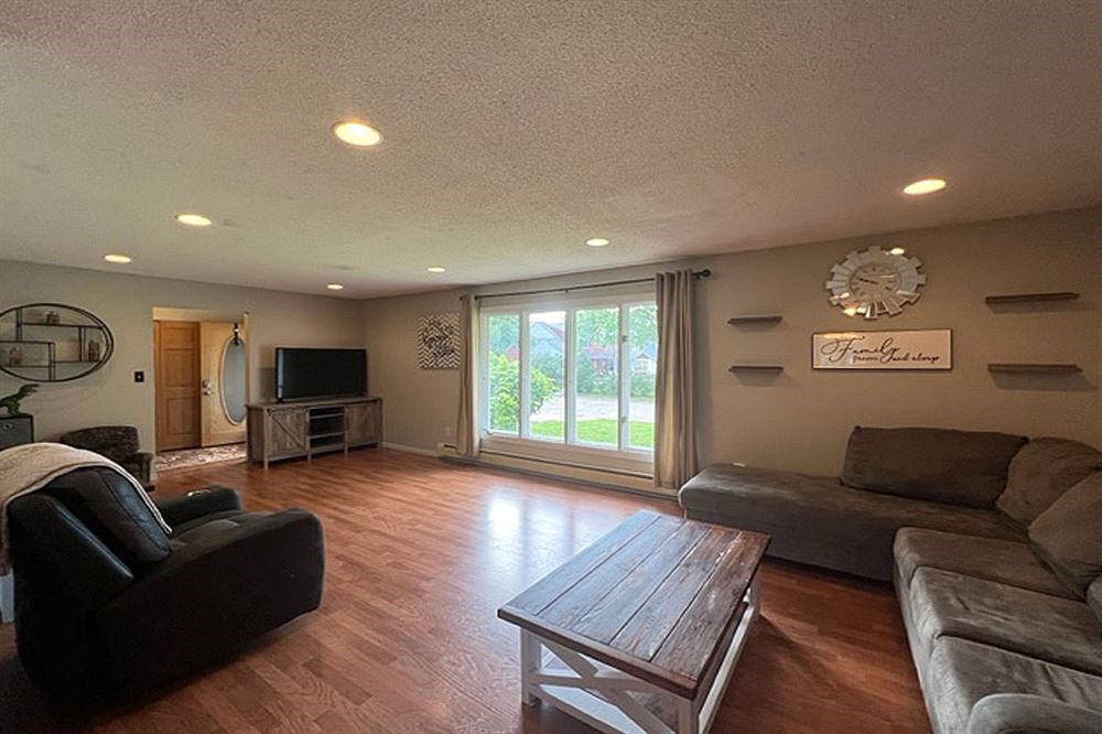 Sollie Realty 4669 Details