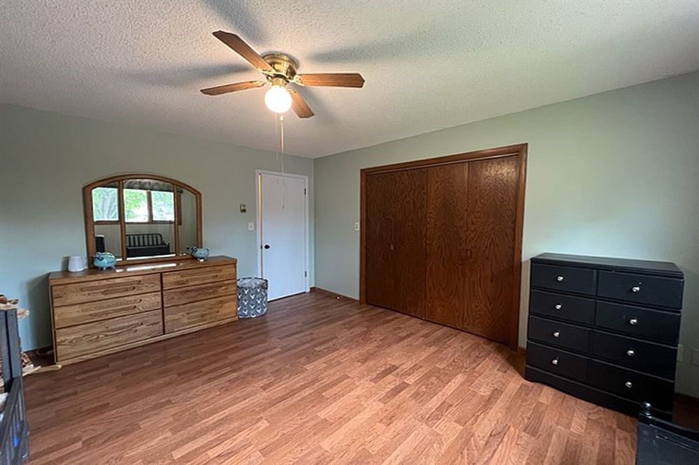 Sollie Realty 4669 Details